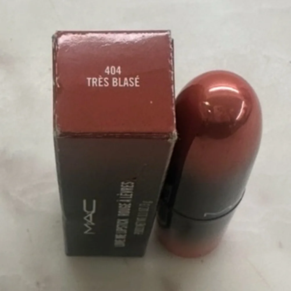 MAC Cosmetics LOVE ME LIPSTICK 👄 Très Blasé 404 👄 NIB - Picture 6 of 6